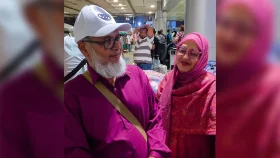 স্ত্রীকে নিয়ে ৫৫টির বেশি দেশ ঘুরেছেন চিকিৎসক মহসিন