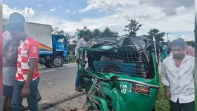 কিশোরগঞ্জে অটোরিকশাকে কাভার্ডভ্যানের ধাক্কা, নিহত ৩