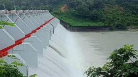 কাপ্তাই বাঁধের ১৬টি জলকপাট খুলে দেওয়া হয়েছে