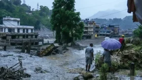 নেপাল-চীনে বন্যায় নিহতের সংখ্যা বেড়ে প্রায় ৭০০