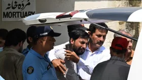পাকিস্তানে  হাসপাতালে আগুনের ঘটনায় ৮ কর্মকর্তা বরখাস্ত