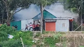 মাইকে ঘোষণা দিয়ে দুই গ্রামবাসীর মধ্যে সংঘর্ষ, আহত ৩০