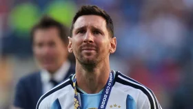 জাতীয় দল থেকে অবসরের ঘোষণা মেসির