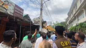 টঙ্গীর হাজির মাজার বস্তিতে রাজউকের উচ্ছেদ অভিযান