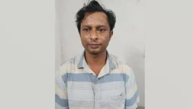 টয়লেটে ছাত্রীকে ধর্ষণচেষ্টার অভিযোগে শিক্ষক গ্রেপ্তার