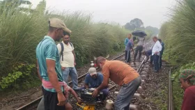 দুই ঘণ্টা বন্ধ থাকার পর রাজশাহীর সাথে রেল চলাচল শুরু