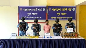 টেকনাফে ১৪ কেজি আইস, মদ ও ইয়াবা উদ্ধার