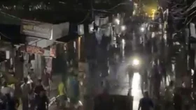 টর্চলাইট জ্বালিয়ে দুই গ্রামের সংঘর্ষ, আহত ৫০