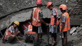 ৯ দিন পর সুড়ঙ্গ থেকে ২ শ্রমিককে জীবিত উদ্ধার