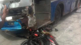 বাসের ধাক্কায় ২ মোটরসাইকেল আরোহীর মৃত্যু