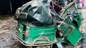 কাভার্ড ভ্যানের সঙ্গে সিএনজির সংঘর্ষ, প্রাণ গেল ৩ জনের