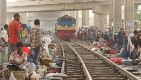 কারওয়ান বাজারে ট্রেনের ধাক্কায় এক ব্যক্তির মৃত্যু
