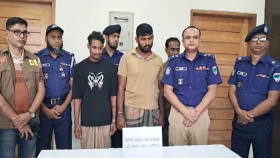পরকীয়ার কারণে একই পরিবারের তিনজনকে হত্যার দাবি পুলিশের