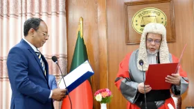 পিএসসির চেয়ারম্যান হিসেবে শপথ নিলেন নাজমুজ্জামান ভূঁইয়া