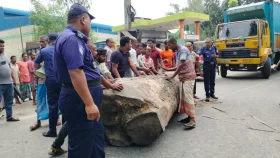 সারের দাবিতে মহাসড়ক অবরোধ, অবরুদ্ধ ডিলার ও মাঠকর্মী