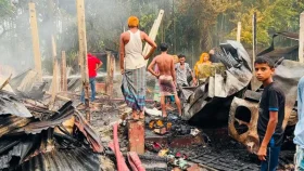রায়পুরে অগ্নিকাণ্ডে পুড়লো ১১ ঘর ও ৬ দোকান