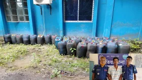 হাতিয়ায় ফেরিঘাট থেকে চোরাই ডিজেল জব্দ, গ্রেপ্তার ১