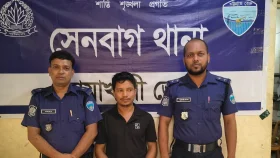তোষকের নিচে পাইপগান-কার্তুজ, যুবক গ্রেপ্তার