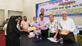 ঋণের অর্থে ঘুরছে সংসারের চাকা, স্বাবলম্বী হচ্ছেন নারীরা