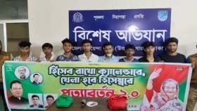 মহাসড়কে ককটেল বিস্ফোরণ ঘটিয়ে আ. লীগের ঝটিকা মিছিল, আটক ৮