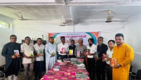 শতাধিক বই নিয়ে আলফাডাঙ্গা প্রেসক্লাবে পাঠাগারের যাত্রা