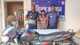 মহেশপুরে চোরাই মোটরসাইকেলসহ গ্রেপ্তার ১