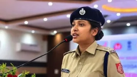 &lsquo;আসসালামু আলাইকুম&rsquo; বলায় বদলি নারী আইপিএস!