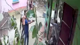 জমি নিয়ে বিরোধে আগ্নেয়াস্ত্র প্রদর্শনের অভিযোগ, গ্রেপ্তার ৩