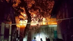 অটোচালককে কুপিয়ে হত্যা, অভিযুক্তের বাড়িতে আগুন