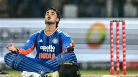 ৩০ বলে সেঞ্চুরি করে অভিষেক শর্মার বিশ্বরেকর্ড