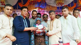 শেখ হাসিনাকে ফেরত দিতে ভারতের প্রতি বিমানমন্ত্রীর আহ্বান