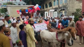 চার দশকের মুয়াজ্জিনকে ঘোড়ার গাড়িতে বিদায়