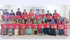 প্রশিক্ষণ শেষে সেলাই মেশিন, স্বপ্ন বুনছেন বান্দরবানের ১০০ নারী