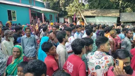 মানিকগঞ্জে একই পরিবারের তিন জনের মরদেহ উদ্ধার