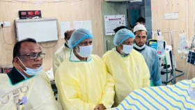 আশুলিয়া অগ্নিকাণ্ডে হতাহতদের খোঁজ নিতে হাসপাতালে এলজিআরডি মন্ত্রী