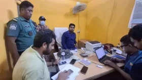ঘুষ নেওয়ার সময় হাতে-নাতে সাব-রেজিস্ট্রারসহ আটক ৩