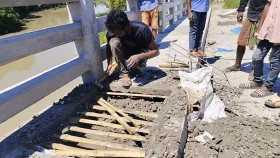 ব্রিজ নির্মাণে রডের পরিবর্তে বাঁশ, তদন্ত কমিটি গঠন