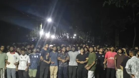 মধ্যরাতে উত্তাল চুয়েট, উপাচার্যের বাসভবনে তালা শিক্ষার্থীদের
