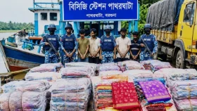 বরগুনায় ৭ কোটি টাকার ভারতীয় শাড়ি-পাঞ্জাবি জব্দ, আটক ৫