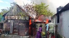 ব্রাহ্মণবাড়িয়ায় অগ্নিকাণ্ডে ১০ ঘর পুড়ে ছাই