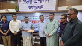 জয়পুরহাটে সড়ক দুর্ঘটনায় ক্ষতিগ্রস্তদের ৮৬ লাখ টাকার চেক বিতরণ