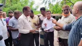 ঝিনাইদহে অবৈধভাবে সার মজুদ, ডিলারকে জরিমানা