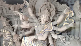 দিয়াশলাই কাঠি ও রেশমি সুতায় সাজছে সাতক্ষীরার দুর্গা প্রতিমা