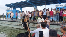 চাঁদপুরে লঞ্চ থেকে নদীতে পড়ে যুবক নিখোঁজ
