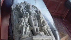 গোবিন্দগঞ্জে কষ্টিপাথরের মূর্তি উদ্ধার, আটক ৩