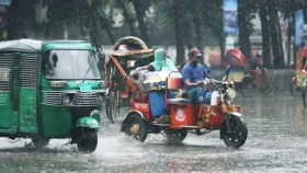 দুপুরের মধ্যে ৩ জেলায় বজ্রবৃষ্টির আভাস