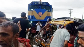 যশোরে ট্রেনের ধাক্কায় ইজিবাইকের ২ যাত্রী নিহত