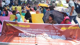 প্রাথমিকে নিয়োগবঞ্চিত প্রার্থীদের শাহবাগে অবস্থান