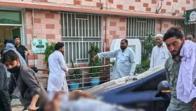 পাকিস্তানে আত্মঘাতী হামলার পর অ্যাম্বুলেন্সে গুলি, নিহত ১২