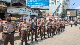 সেন্ট্রাল ইউনিভার্সিটির আন্দোলন ঘিরে সায়েন্সল্যাবে সতর্ক অবস্থানে পুলিশ